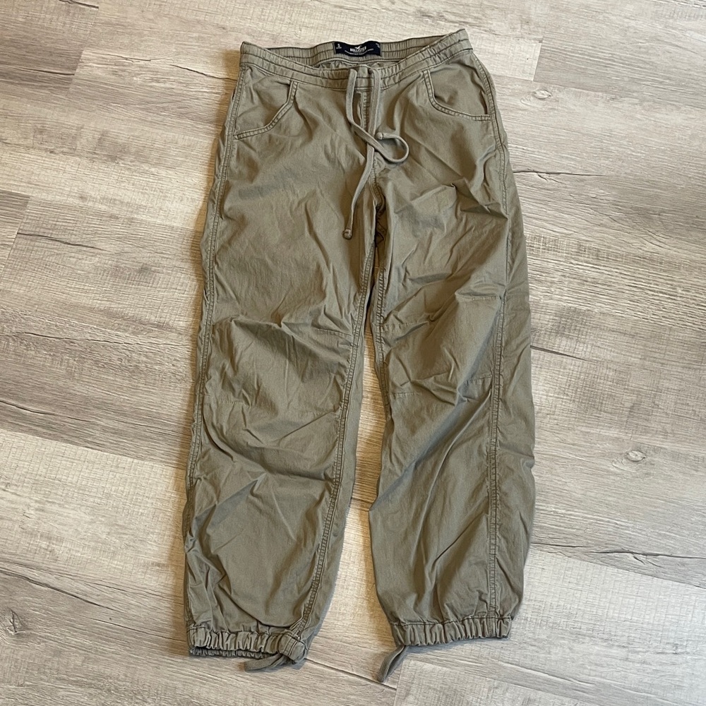 Hollister Adjustable-Rise Parachute Pants in Gray